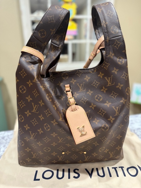 Louis Vuitton Handbags - Louis Vuitton Monogram Canvas Hobo Shoulder Bag in Brown and Natural